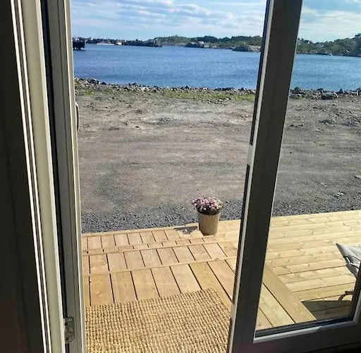 Moderne Minihus Ved Havet Sørvågen